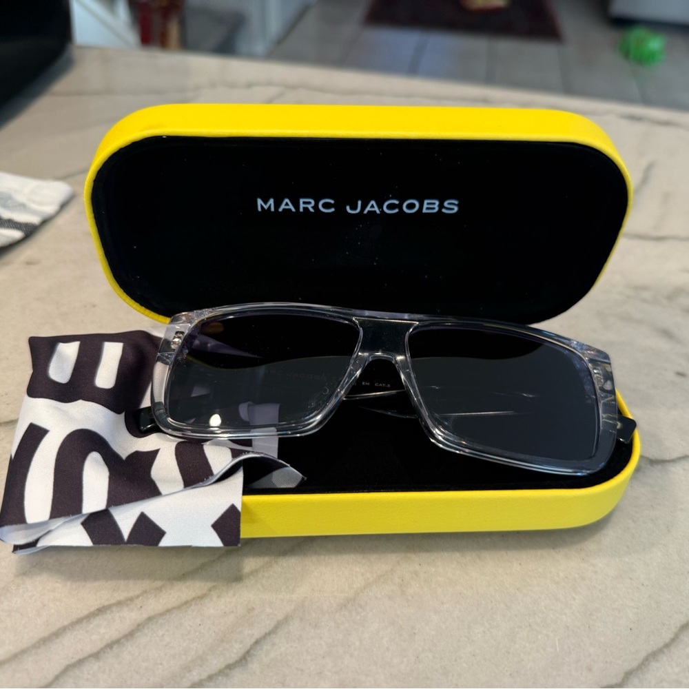 Marc Jacobs Sunglasses Clear & Black Square Frame Marc
Icon 096/S OMNG 90 - Picture 10 of 16